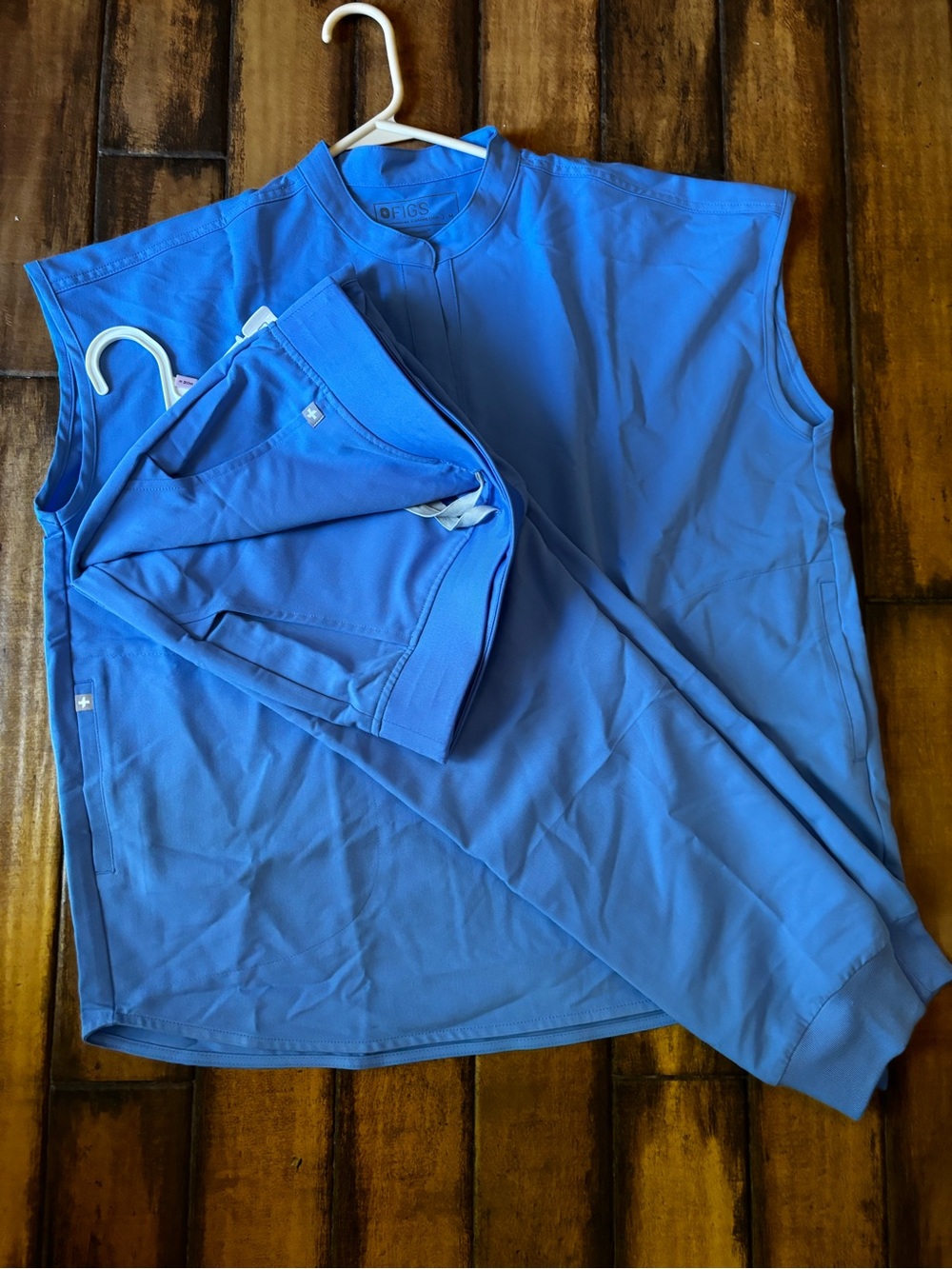 Figs Women's Bright blue scrub set